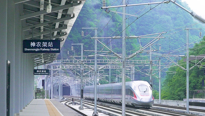 郑渝高铁全线开通：穿越神农架，重庆北上新通道