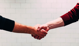 落魄魅族“卖身”成功，吉利入局，意欲何为？