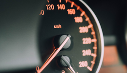 “干著急”的蔚小理，押注“暑期檔”