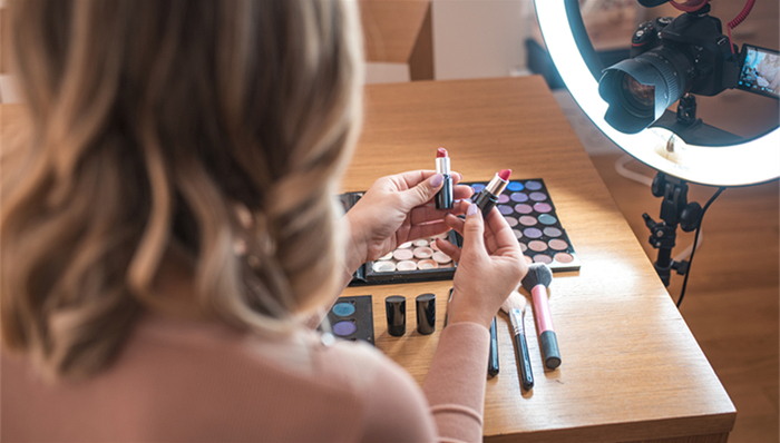 新东方,直播,腾讯,减持