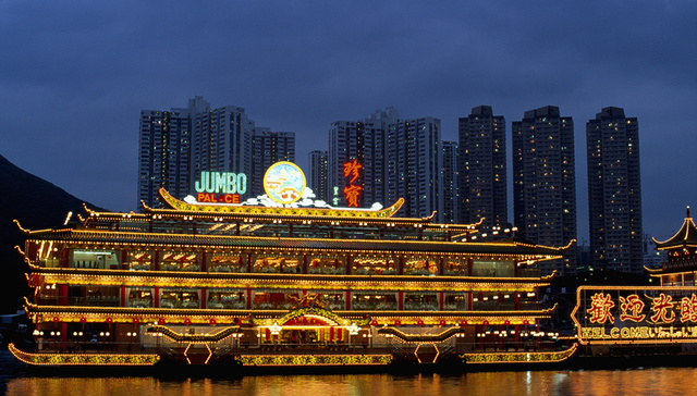 旅游地标珍宝舫沉没，元老级旅行社停运，香港旅游的“大时代”正在远去