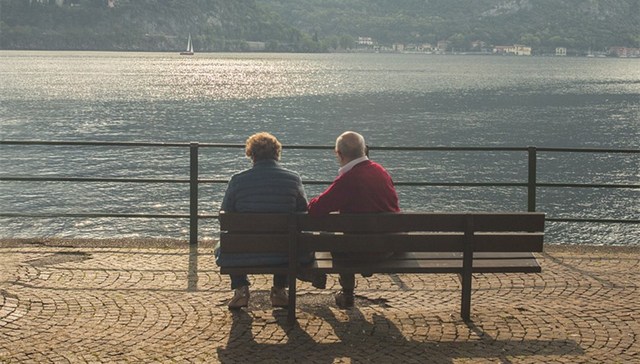 【专访】人口学家彭希哲：每年超2000万人退休，对新一轮“退休潮”应有所准备