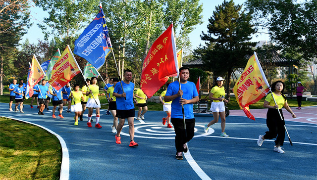623奥林匹克日奥运冠军带领运动健身，线下群众赛事展开