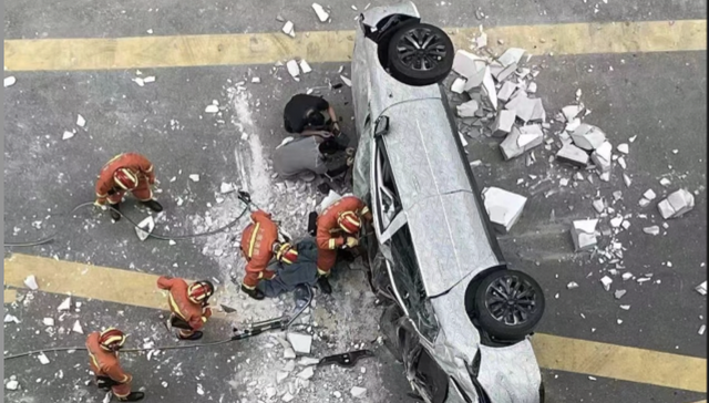 闪电快讯 | 蔚来ET5测试车从总部大楼5层冲出 事故已经造成1死1伤