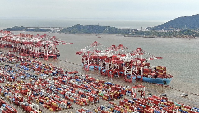 全球供应链动荡，中国港口为何能保持高效运转？