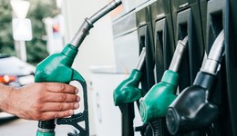 成品油“十元时代”，民营加油站加大促销，“两桶油”无动于衷