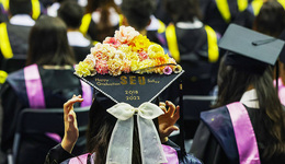 每周奇趣掠影丨兒童醫(yī)院引入軌道物流系統(tǒng)；畢業(yè)生頭戴“花朵學(xué)士帽”