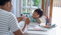 七田真部分门店关闭，主打的“闪卡”、“右脑开发”存争议