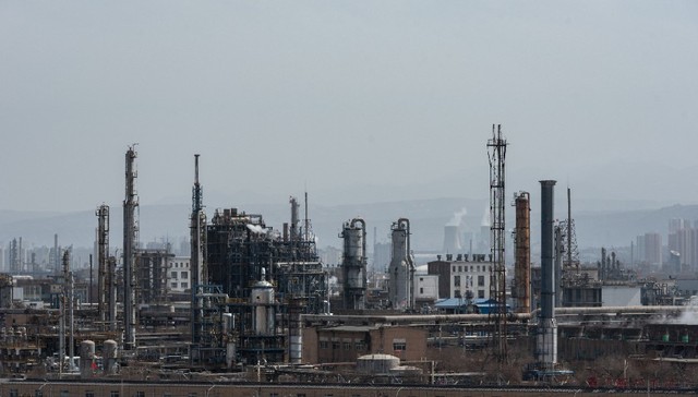 成品油新政策来了，这种情况下油价不上涨，炼油可获补贴