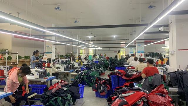 【特写】南方服装厂，浩浩荡荡回县城