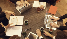 应届生“卷”入暑期实习