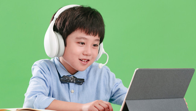 学习机迈入AI时代，赛道内巨头环伺