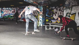 年轻人追捧的滑板，尽头是教培