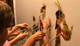 年轻人爱去的乌镇戏剧节，文旅小镇必需的“行为艺术”？