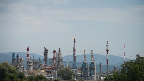高油价下山东地炼面临亏损，转型升级挑战仍存