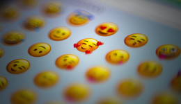 微信表情符号写入判决书，我们还能用表情好好聊天吗？