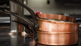 拋開網(wǎng)紅身份，小家電賽道的“低迷”與“黑馬”