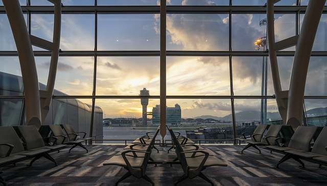 香港将暂缓个别航线熔断机制，方便留学生回国