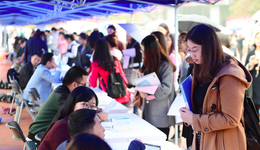 上財(cái)：今年中國(guó)經(jīng)濟(jì)或增長(zhǎng)4.3%，需高度關(guān)注青年就業(yè)