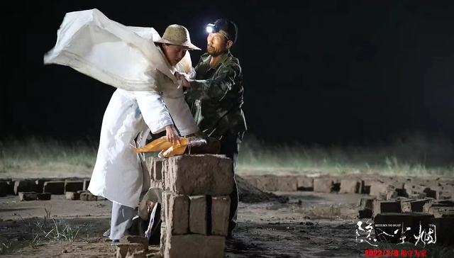 【专访】《隐入尘烟》导演李睿珺：我从土地里收割电影