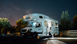 北漂十年，买不起房的我在房车里安家了