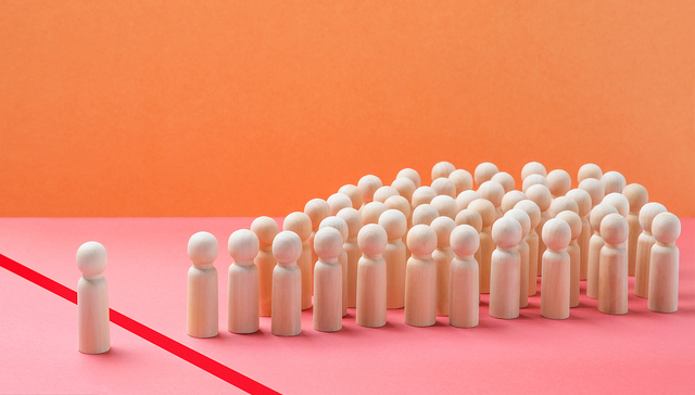 停牌、未发布经审计年报，恒大融创等8家房企遭恒指剔除