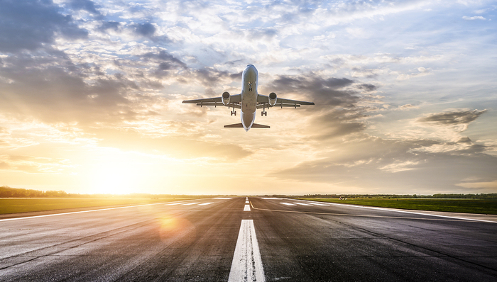 民航业上半年亏损超千亿，三大航已获90亿元注资