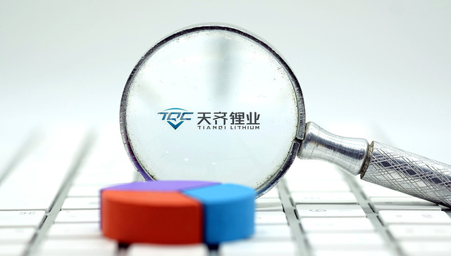 天齐锂业登陆港股首日破发，还能上演王者归来吗？