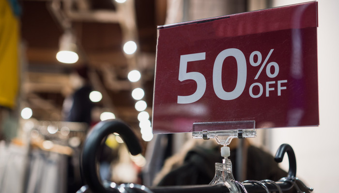 今年的时尚品牌折扣，来得特别早特别猛