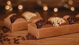 一天内，两家消费上市公司做LP