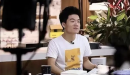 “白衣騎士”董宇輝：救火員還是接棒者？