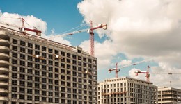 7月新房销售再次掉头向下，房地产行业面临的压力有多大？