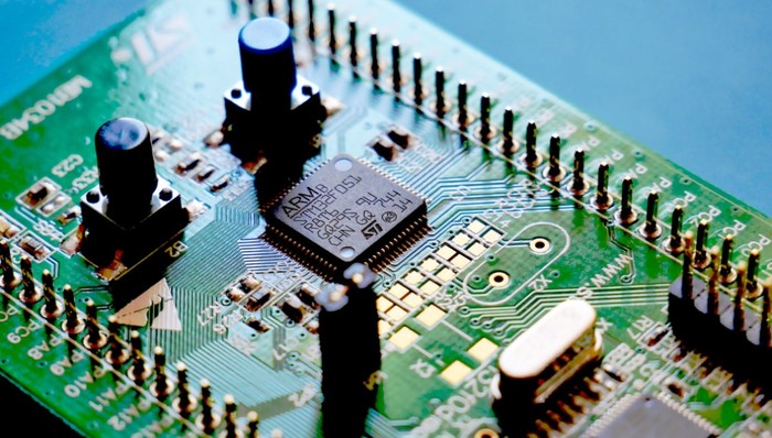 英国政坛动荡，Arm据称将暂停伦敦上市计划