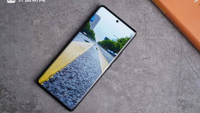 iQOO 10 Pro体验：配置200W充电，还是熟悉的iQOO味