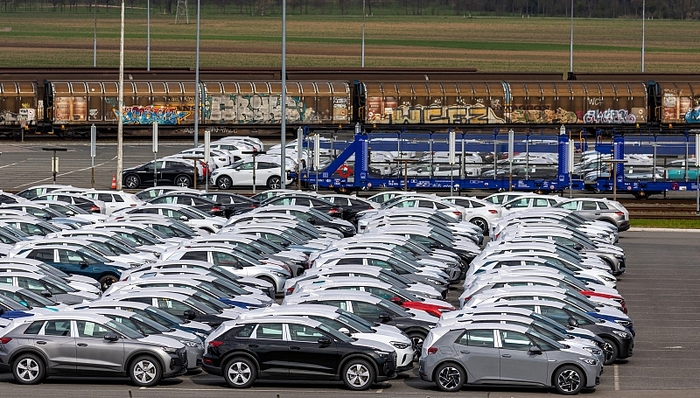 上海新能源汽车消费快速反弹，消费者蜂拥到店，整车生产与供应链全面恢复