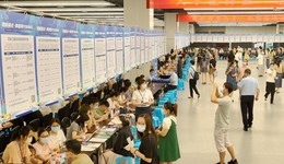 上半年新增就业人数完成全年目标59%，人社部：就业局势有望继续回暖