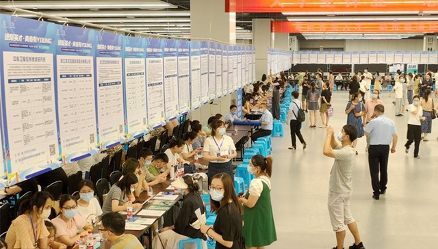 上半年新增就业人数完成全年目标59%，人社部：就业局势有望继续回暖