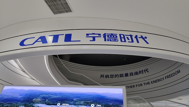 电池公司拿走整车厂利润？宁德时代高管：我们在盈利边缘挣扎 | 世界动力电池大会