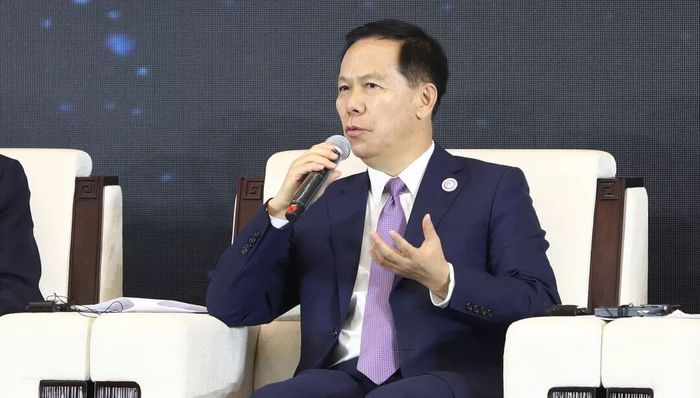 东航集团董事长刘绍勇到龄退职