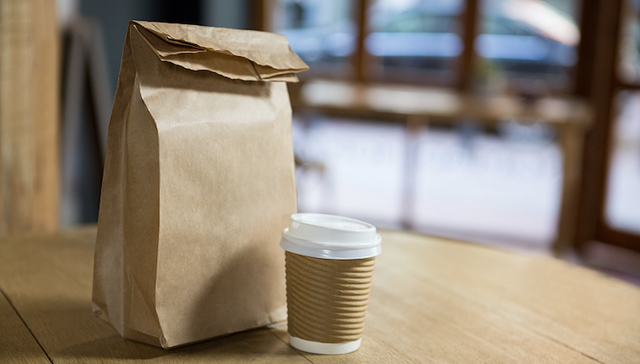 新茶饮赚不赚钱不知道，但给它们做供应商的肯定赢麻了