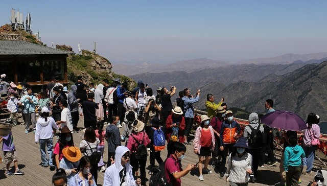 Beyond the bullhorn – Tourist setting their own agendas