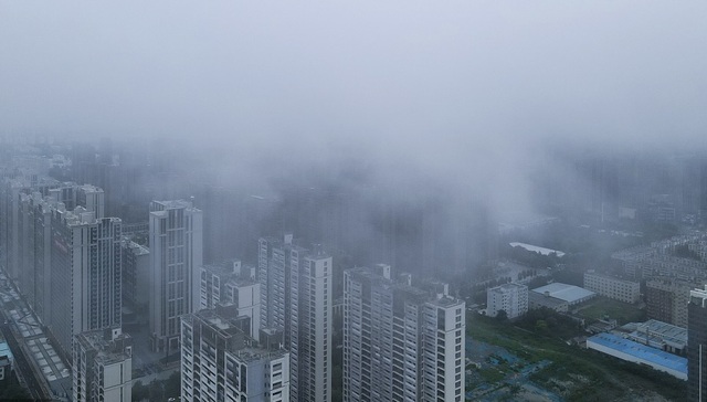 郑州、武汉等地出现暴雨天气，航班取消超过3成