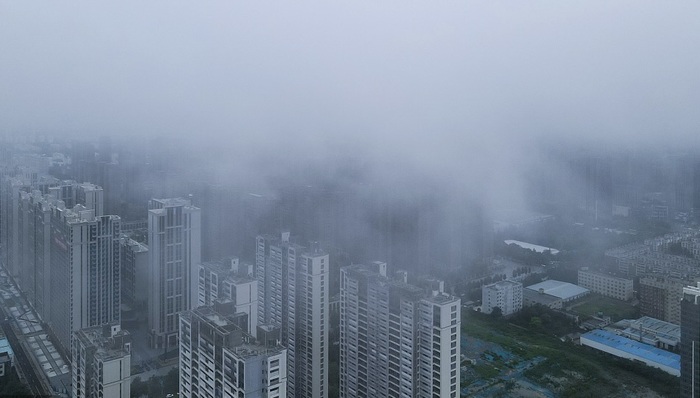 郑州、武汉等地出现暴雨天气，航班取消超过3成