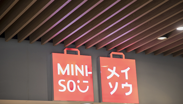 空头突袭名创优品指加盟商多为“自己人”，名创回应：毫无依据