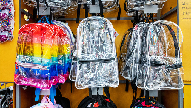 每周奇趣掠影丨为防止枪击案，部分美国学校要求学生背透明书包；多地庆祝彝族火把节