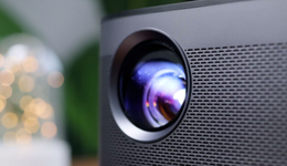 股价腰斩，投影“一哥”降温