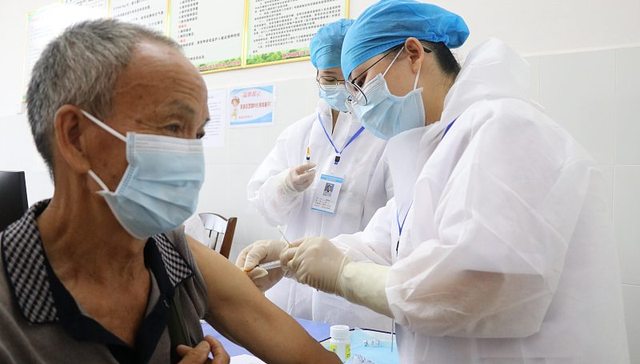 无论对小家还是对大家，老年人都需要尽快去打疫苗了