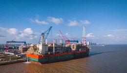 我登上了一座海上巨無霸，它的日產(chǎn)氣量可供全上海家庭用三天 | 十年中國造①