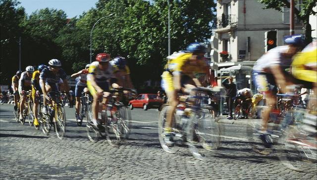 风景优美的慢竞技，环法收视率上升带动流媒体收入