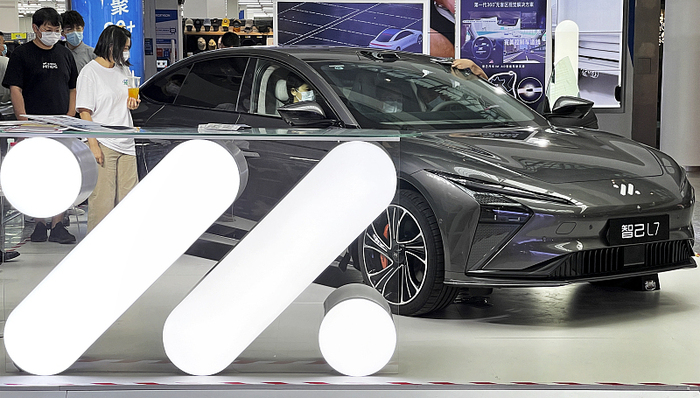 智己汽车完成首轮市场化融资，估值达到近300亿元